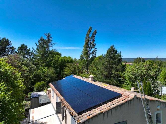 découvrez les solutions d'énergie solaire à aix avec nos panneaux photovoltaïques. profitez d'une énergie renouvelable et réduisez votre facture d'électricité tout en contribuant à la protection de l'environnement. contactez-nous pour un devis personnalisé !