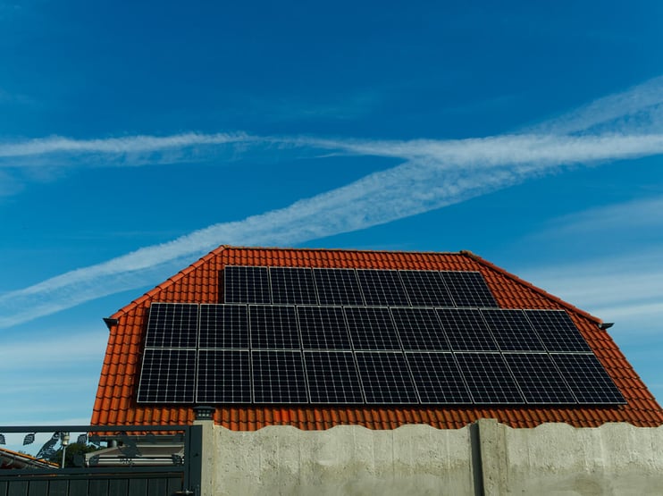 découvrez nos conseils pratiques pour bien choisir et installer des panneaux photovoltaïques. optimisez votre production d'énergie solaire et réduisez vos factures d'électricité grâce à nos recommandations d'experts.
