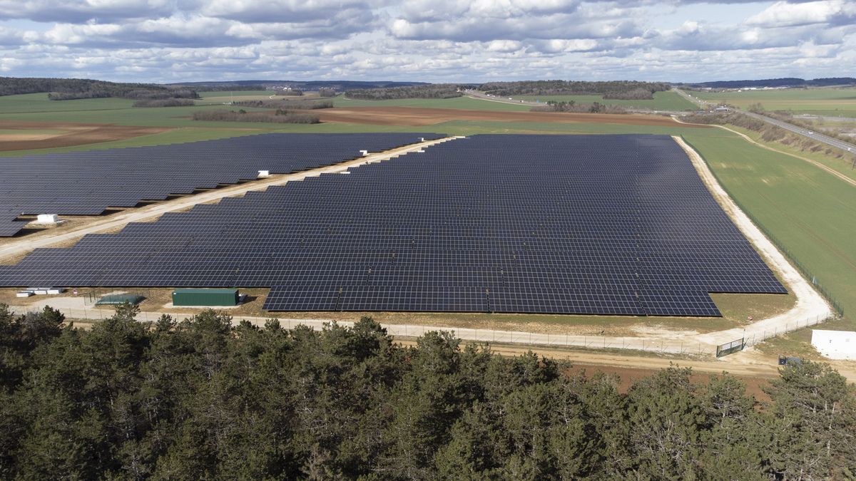 découvrez nos solutions de panneaux photovoltaïques à dijon pour une énergie renouvelable et durable. optimisez votre consommation d'énergie tout en réduisant votre empreinte carbone grâce à notre expertise locale.