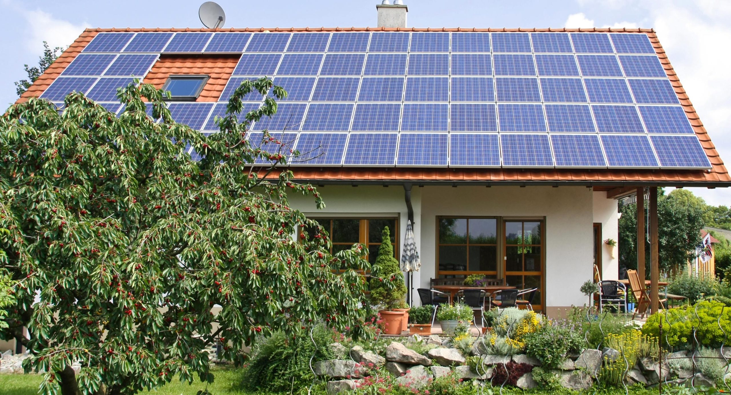 découvrez les solutions de panneaux photovoltaïques à lyon pour produire votre propre énergie renouvelable, réduire vos factures d'électricité et contribuer à la transition énergétique. profitez des avantages écologiques et économiques dès maintenant.