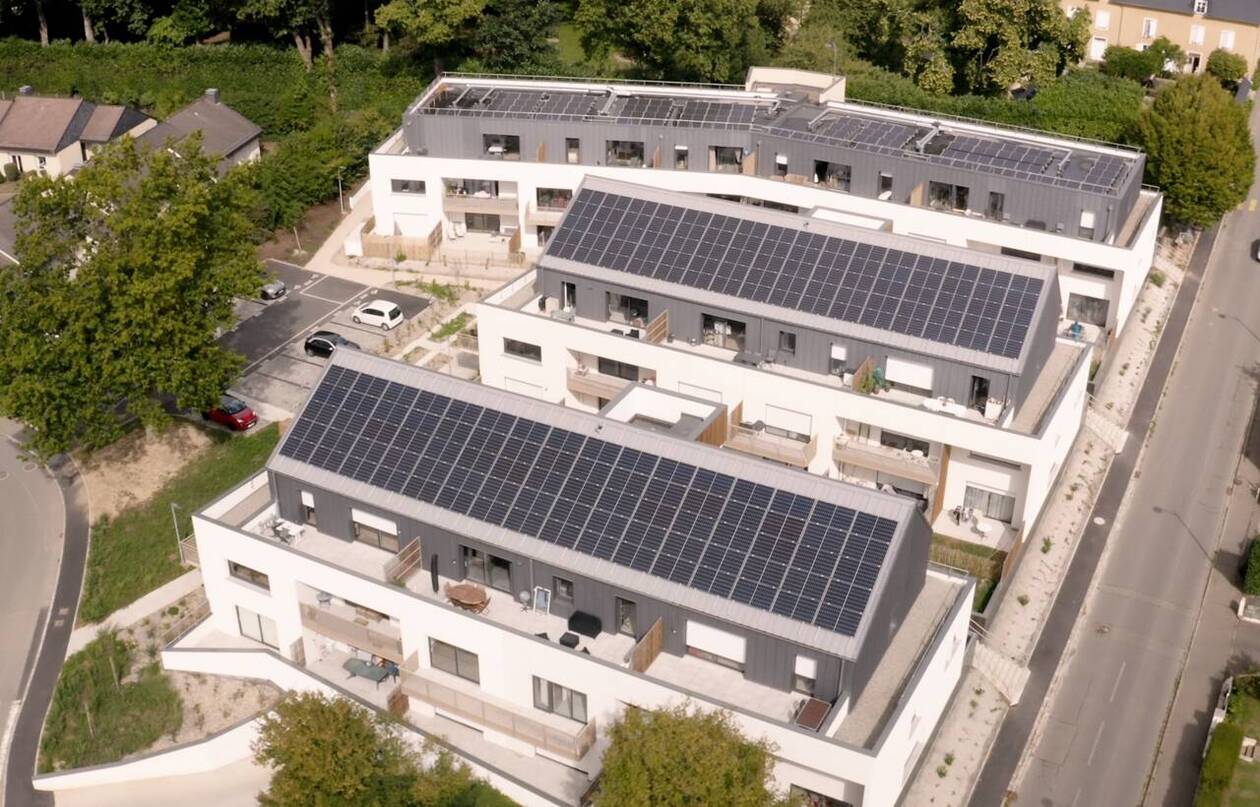 découvrez nos solutions de panneaux photovoltaïques à rennes. optimisez votre consommation d'énergie et contribuez à la transition énergétique avec des installations adaptées à vos besoins. contactez-nous pour un devis personnalisé.
