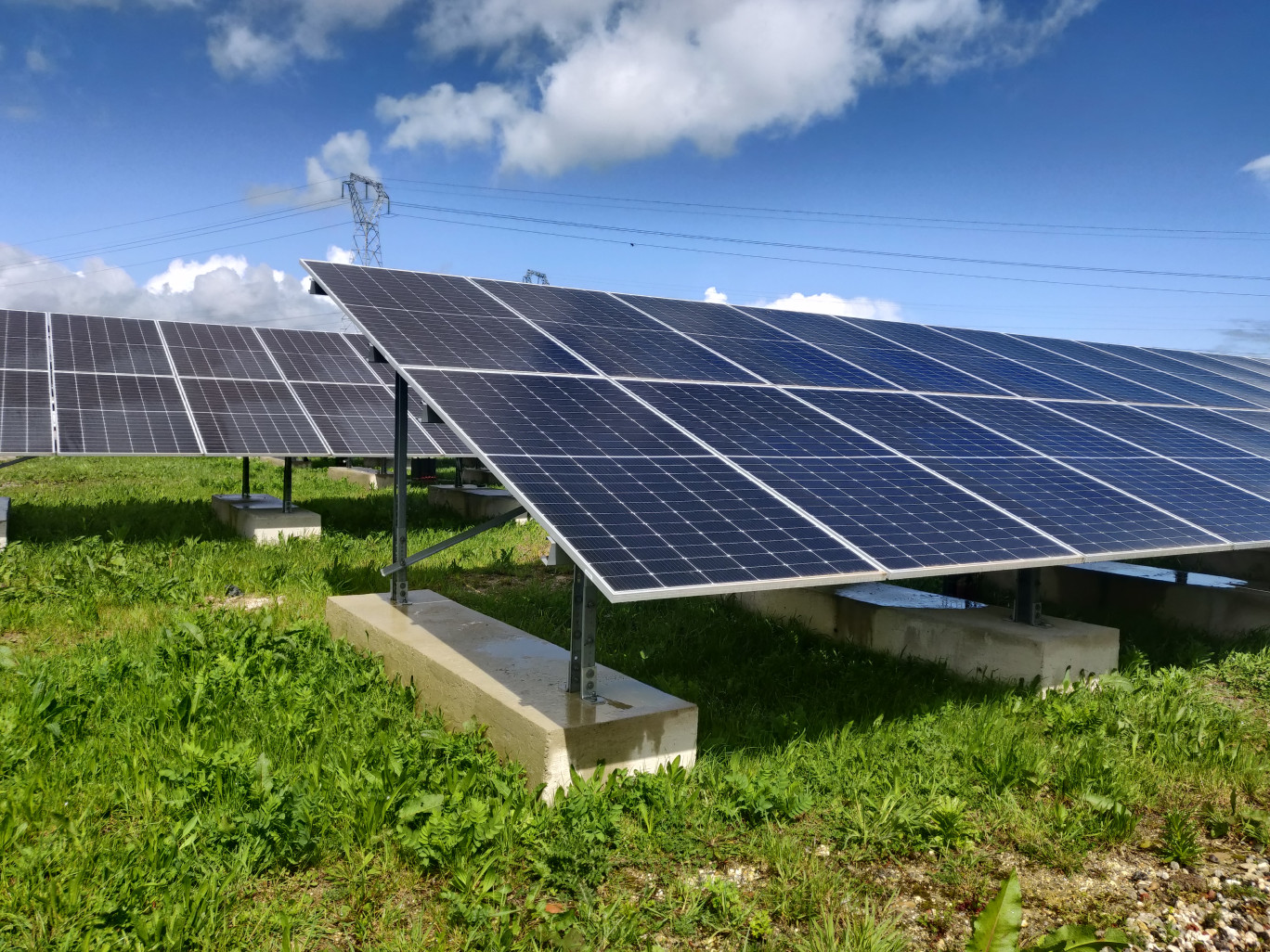 découvrez les meilleures solutions de panneaux solaires à amiens. profitez des énergies renouvelables pour réduire votre facture d'électricité et contribuer à la protection de l'environnement. obtenez un devis gratuit et personnalisé dès aujourd'hui !