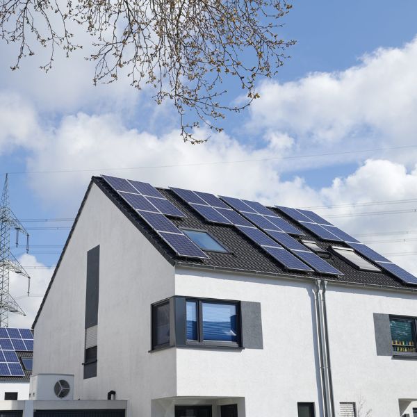 découvrez les solutions d'énergie renouvelable à colmar avec nos panneaux solaires de haute qualité. profitez d'un meilleur rendement énergétique tout en contribuant à la préservation de l'environnement. accompagnement personnalisé et installations professionnelles pour une transition vers l'énergie solaire réussie.