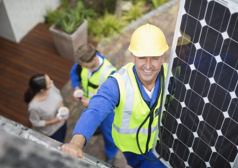 découvrez comment les panneaux solaires peuvent vous faire réaliser des économies significatives sur vos factures d'énergie tout en contribuant à la préservation de l'environnement. apprenez les bénéfices financiers et écologiques de l'énergie solaire dès aujourd'hui.
