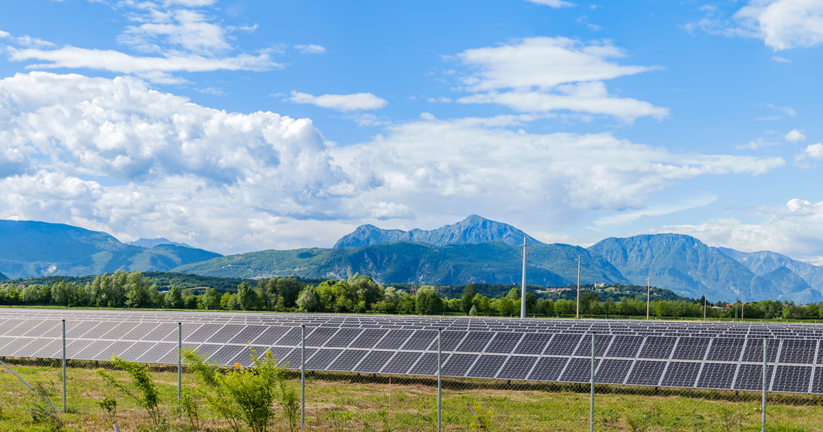 découvrez comment les panneaux solaires jouent un rôle crucial dans la transition énergétique. apprenez les avantages de l'énergie solaire, son impact positif sur l'environnement et comment ils peuvent contribuer à un avenir durable.