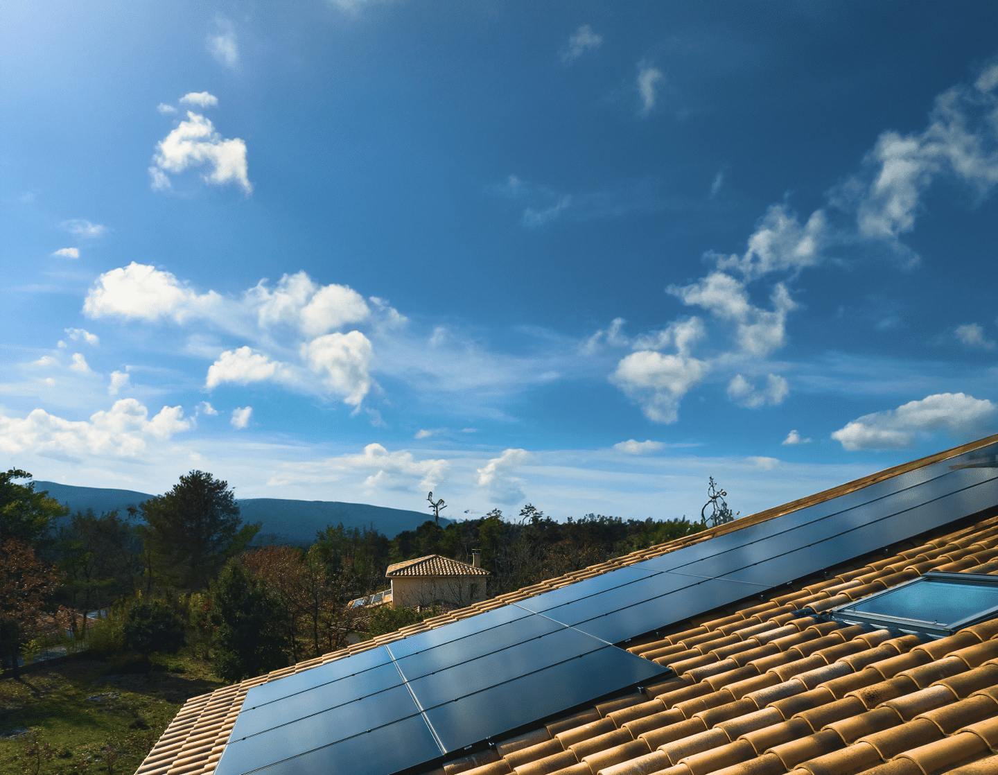 découvrez comment les panneaux solaires peuvent transformer votre investissement en énergie renouvelable. apprenez à valoriser votre production d'énergie solaire et à maximiser vos économies tout en contribuant à la protection de l'environnement.