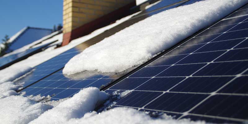 découvrez comment les panneaux solaires fonctionnent en hiver et optimisez votre production d'énergie même durant les mois froids. apprenez des astuces pour maximiser l'efficacité de votre installation solaire et réduire vos factures d'électricité toute l'année.