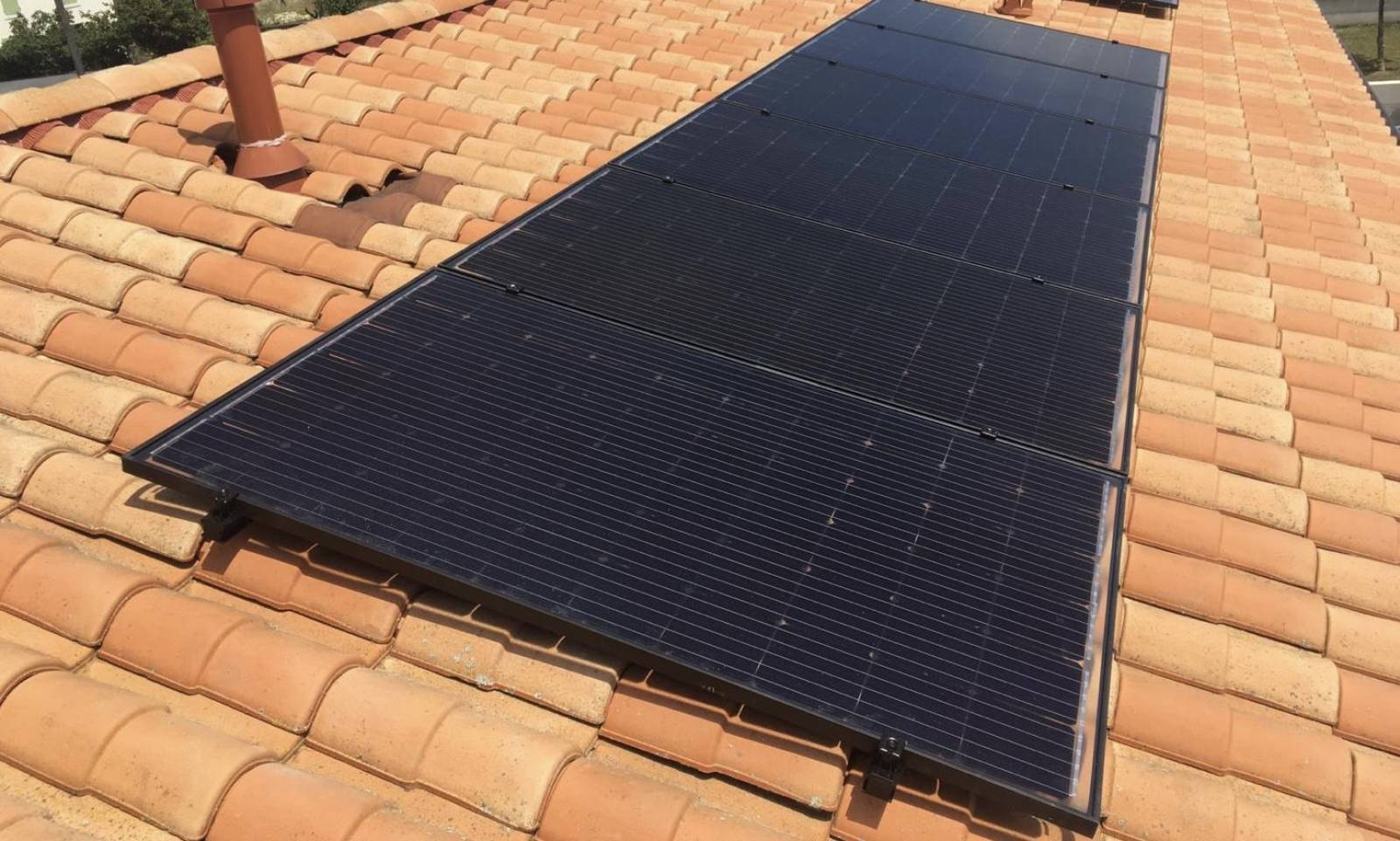 découvrez les solutions d'énergie renouvelable à lyon avec nos panneaux solaires performants. profitez de l'énergie solaire pour réduire vos factures, respecter l'environnement et valoriser votre patrimoine. faites le choix d'une énergie durable dès aujourd'hui !