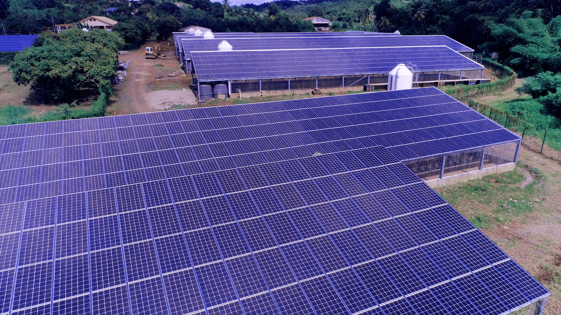 découvrez les avantages des panneaux solaires en martinique, une solution écologique et économique pour produire votre propre énergie. profitez d'un ensoleillement optimal tout en réduisant votre empreinte carbone. transformez votre toiture en source d'énergie renouvelable dès aujourd'hui !