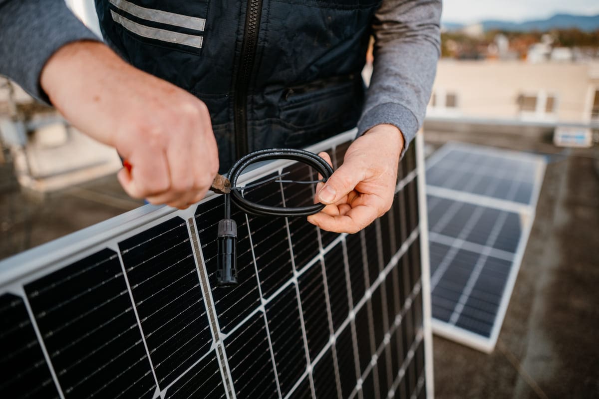 découvrez les avantages des panneaux solaires parallèles pour optimiser votre production d'énergie. apprenez comment cette technologie innovante maximise l'efficacité de votre installation tout en réduisant votre empreinte carbone. profitez d'un guide complet sur les meilleurs choix et conseils d'installation.