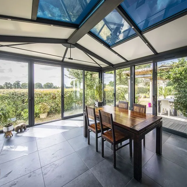 découvrez les avantages des panneaux solaires pour votre véranda. optimisez votre espace de vie avec une solution écologique et économique qui permet de générer de l'énergie tout en profitant de la lumière naturelle. transformez votre véranda en un havre de paix lumineux et durable.