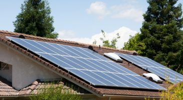 découvrez les principales causes de pannes des panneaux solaires et comment les prévenir. informez-vous sur l'entretien nécessaire pour assurer un fonctionnement optimal de votre installation solaire et maximiser votre rendement énergétique.