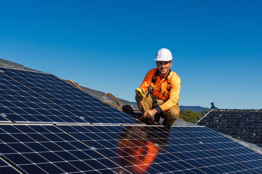 découvrez les causes fréquentes de pannes des panneaux solaires et apprenez comment les prévenir pour assurer un fonctionnement optimal de votre système. obtenez des conseils d'experts pour maximiser la durabilité et la performance de votre installation solaire.