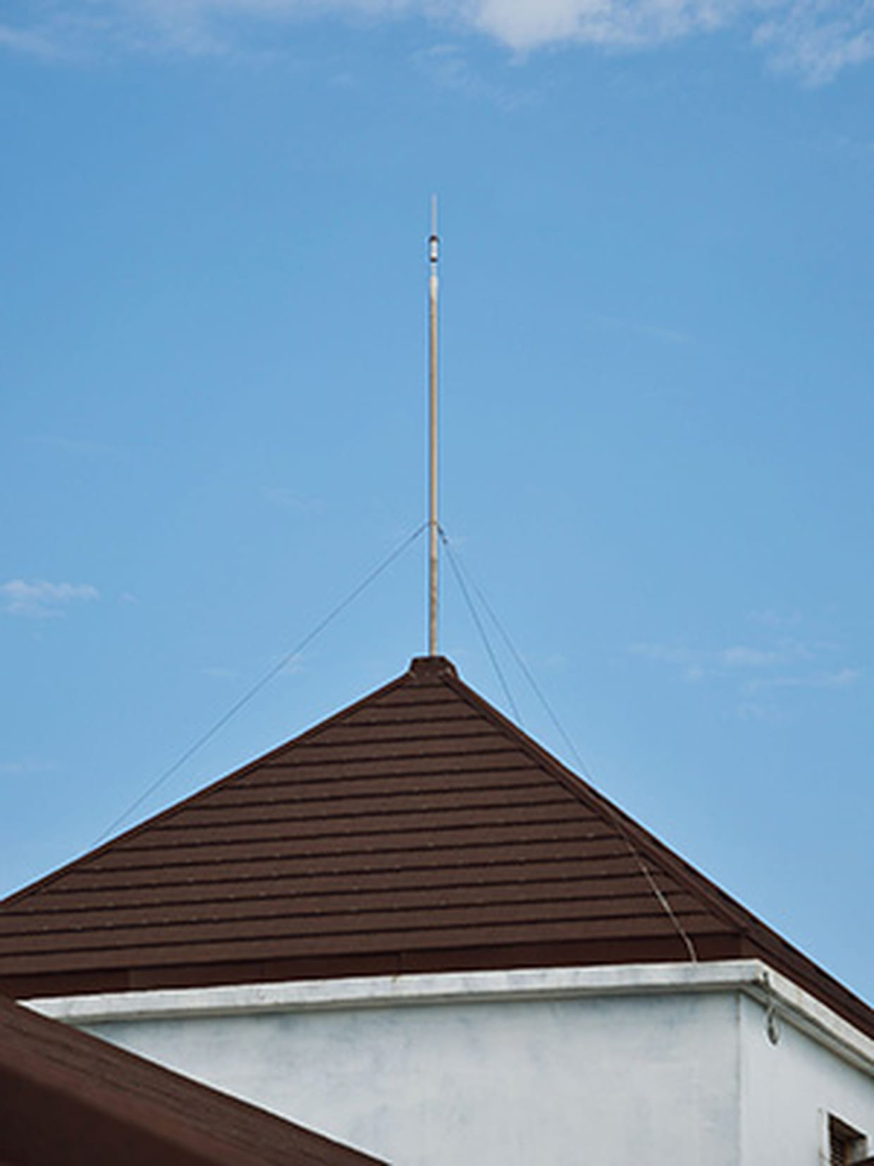 découvrez les avantages d'installer un paratonnerre pour votre maison. protégez votre habitation des orages et des impacts électriques grâce à des solutions efficaces et adaptées. assurez la sécurité de votre famille et de vos biens tout en bénéficiant d'une tranquillité d'esprit.
