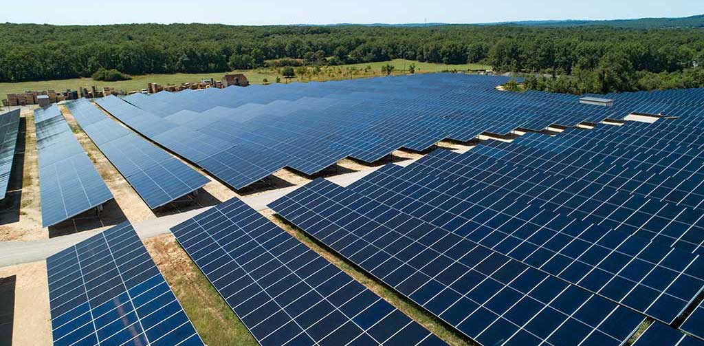 découvrez notre parc solaire, une initiative innovante dédiée à la production d'énergie verte et durable. explorez les bienfaits de l'énergie solaire et contribuez à un avenir respectueux de l'environnement.
