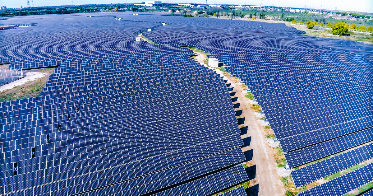 découvrez notre parc solaire, un espace dédié à la production d'énergie renouvelable, où la technologie innovante rencontre la durabilité. apprenez comment nous transformons l'énergie du soleil en électricité propre et contribuez à un avenir plus vert.