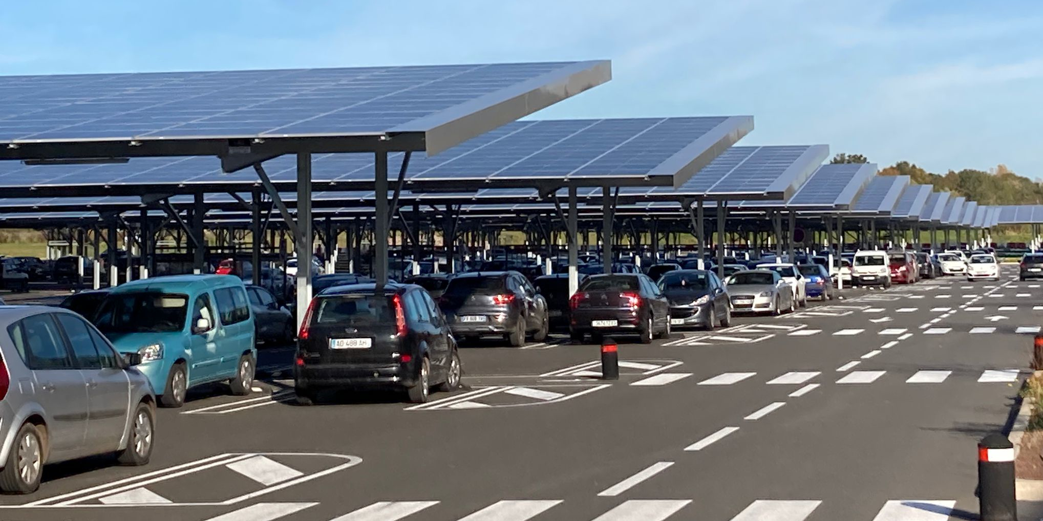découvrez nos solutions de parking solaire innovantes, alliant écologie et praticité. optimisez l'espace de stationnement tout en produisant de l'énergie renouvelable grâce à nos installations de panneaux solaires.