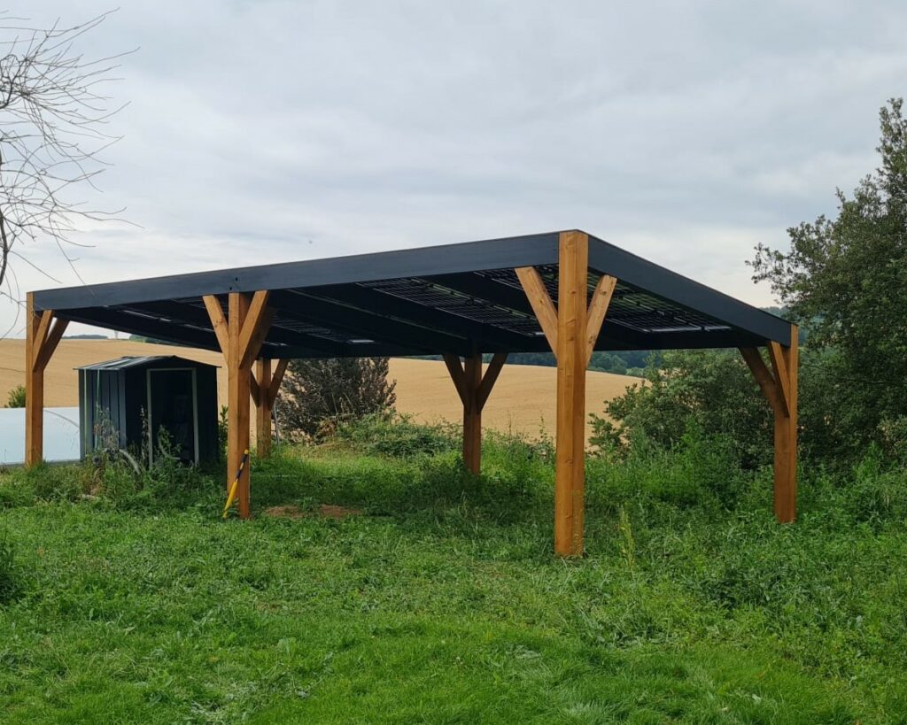 découvrez notre pergola en bois solaire, alliant élégance et fonctionnalité. profitez d'un espace extérieur ombragé et durable tout en optimisant votre consommation d'énergie grâce à son système solaire intégré. idéale pour embellir votre jardin ou terrasse, elle est l'accessoire parfait pour vos moments de détente en plein air.