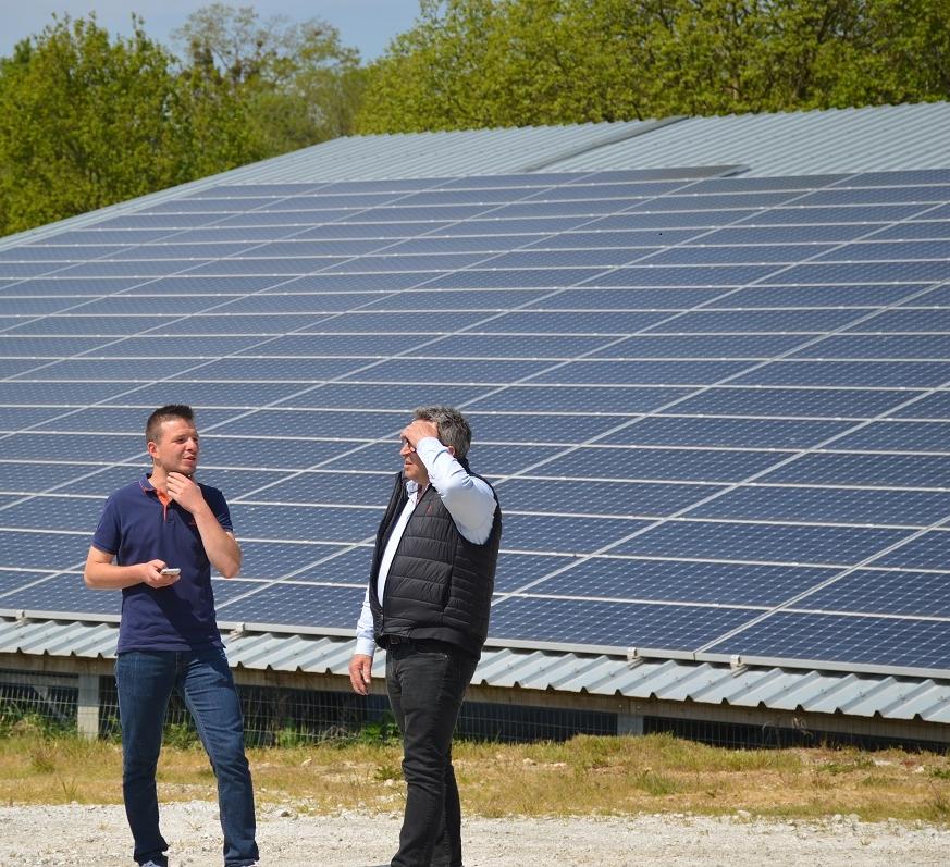 découvrez comment le photovoltaïque agricole révolutionne le secteur de l'agriculture en offrant des solutions énergétiques durables et rentables. explorez les avantages économiques et environnementaux de l'intégration de panneaux solaires dans vos exploitations agricoles.