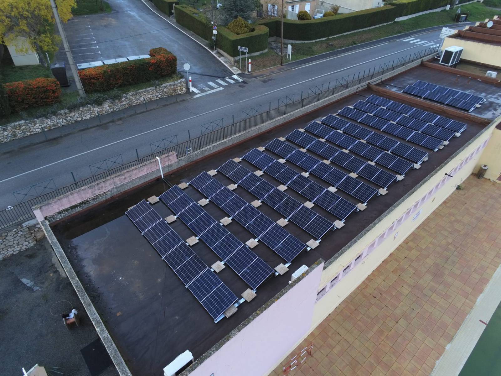découvrez les solutions photovoltaïques à amiens pour une énergie renouvelable et durable. maximisez l'efficacité énergétique de votre maison ou entreprise grâce à des panneaux solaires de haute qualité. optez pour le photovoltaïque et réduisez votre empreinte carbone dès aujourd'hui !