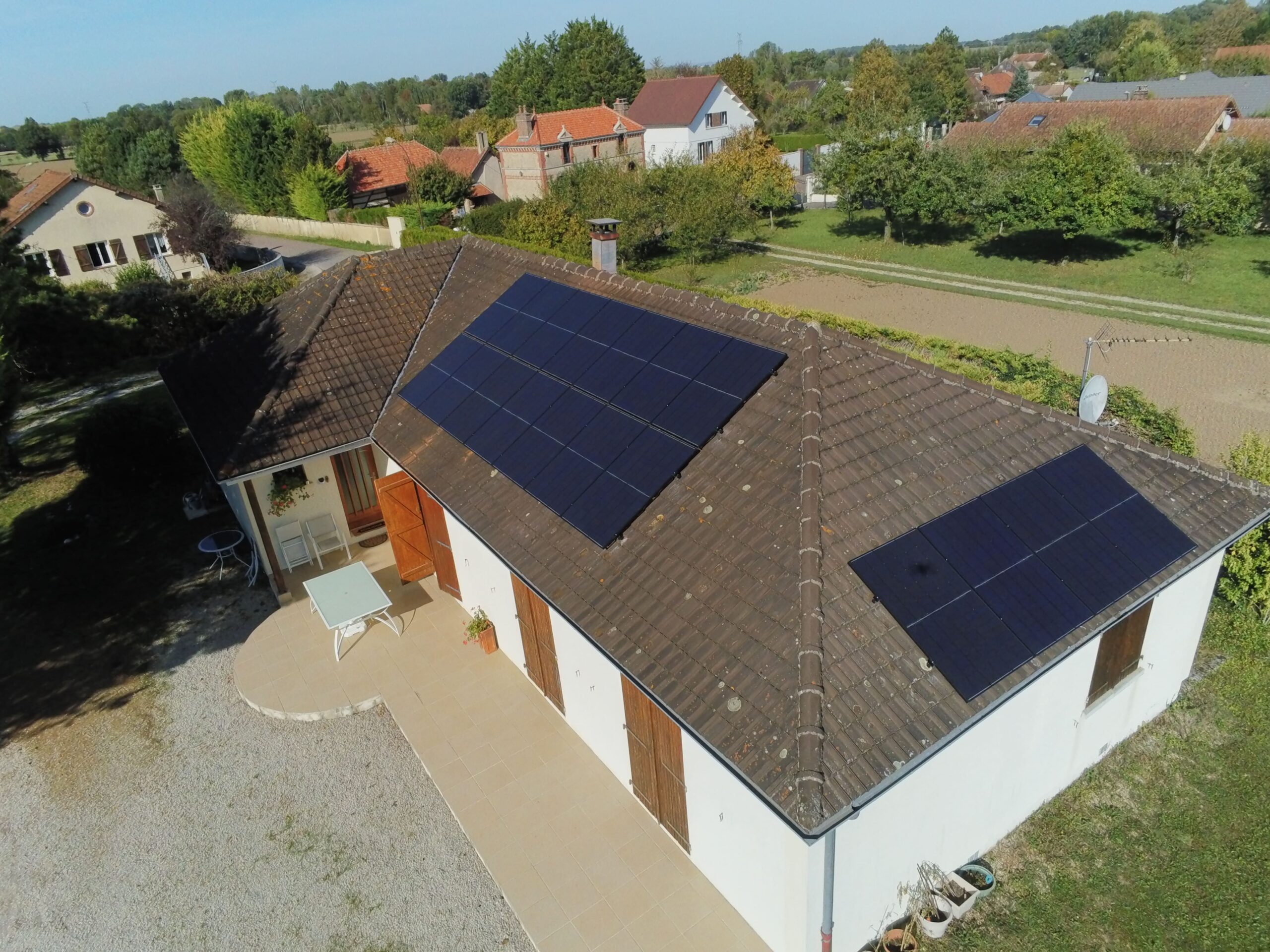 découvrez nos solutions photovoltaïques à auxerre pour une énergie renouvelable et économique. profitez de notre expertise pour optimiser votre installation et réduire votre facture d'électricité tout en contribuant à la protection de l'environnement.