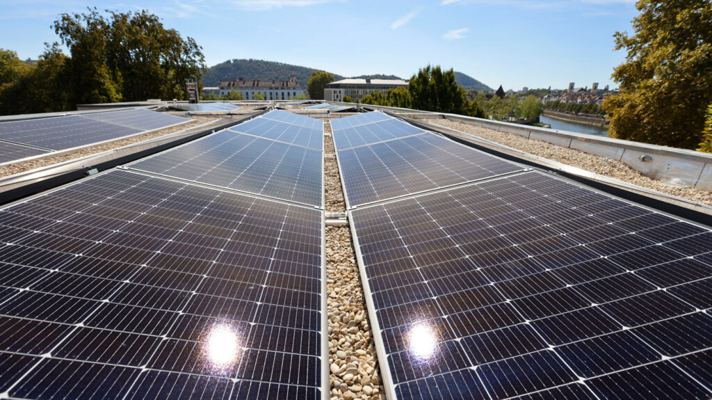 découvrez les meilleures solutions photovoltaïques à besançon. optimisez votre consommation d'énergie grâce à nos panneaux solaires de haute qualité, adaptés à vos besoins. engagés pour l'environnement, nous vous offrons un accompagnement personnalisé pour votre projet solaire.