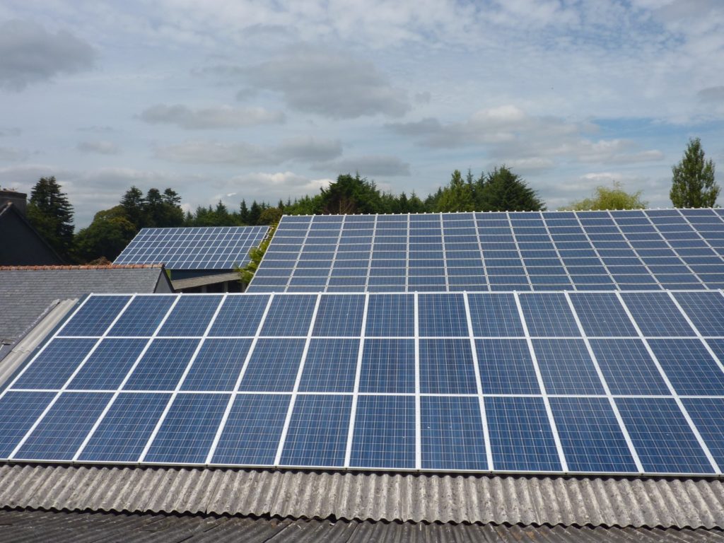 découvrez les solutions photovoltaïques en bretagne pour optimiser votre consommation d'énergie et réduire votre empreinte carbone. profitez d'un ensoleillement favorable et d'aides financières pour investir dans un avenir énergétique durable.