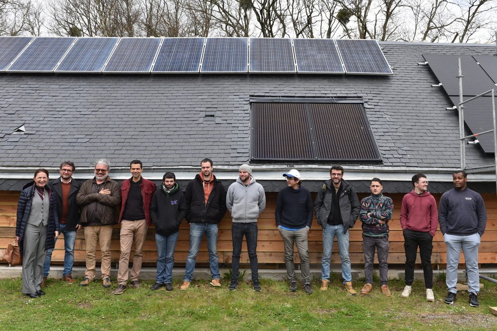 découvrez les solutions photovoltaïques en bretagne pour produire votre propre énergie solaire. profitez d'une installation adaptée à vos besoins et réduisez votre empreinte carbone tout en bénéficiant d'économies sur vos factures d'énergie.