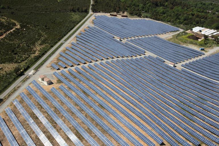 découvrez les avantages et les solutions en matière d'énergie photovoltaïque en corse. explorez comment cette île magnifique utilise le soleil pour produire une énergie propre et durable, tout en soutenant la préservation de son environnement unique.