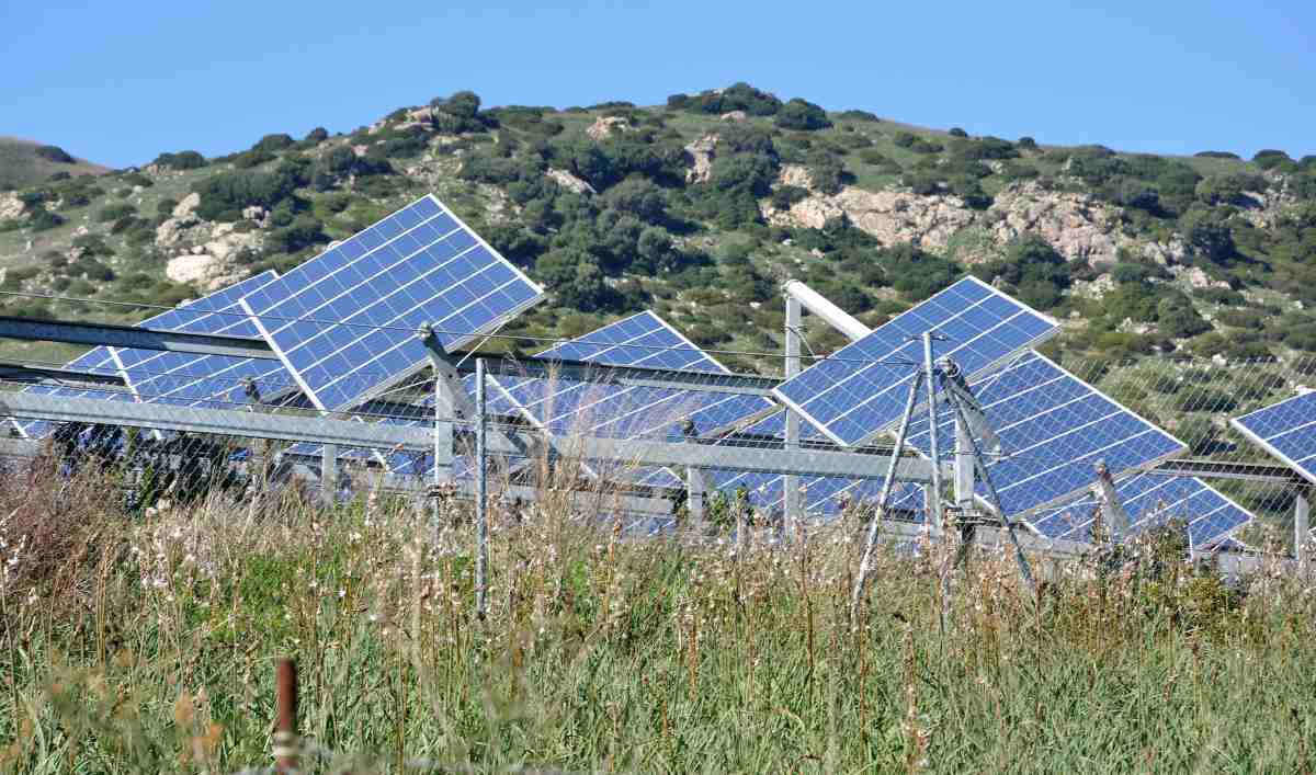 découvrez les solutions photovoltaïques en corse pour un avenir énergétique durable. profitez du soleil corse pour produire votre propre électricité, réduire vos factures et contribuer à la préservation de l'environnement. explorez nos services et nos conseils personnalisés pour intégrer l'énergie solaire dans votre quotidien.