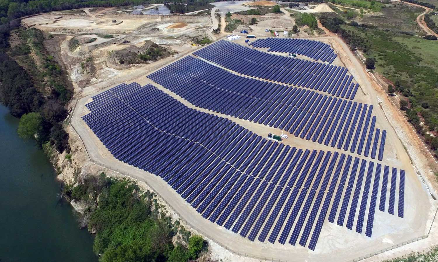 découvrez l'énergie photovoltaïque en corse, une solution durable et économique pour profiter du soleil tout en préservant l'environnement. informez-vous sur les avantages, les installations et les aides disponibles pour passer à l'énergie solaire sur l'île de beauté.