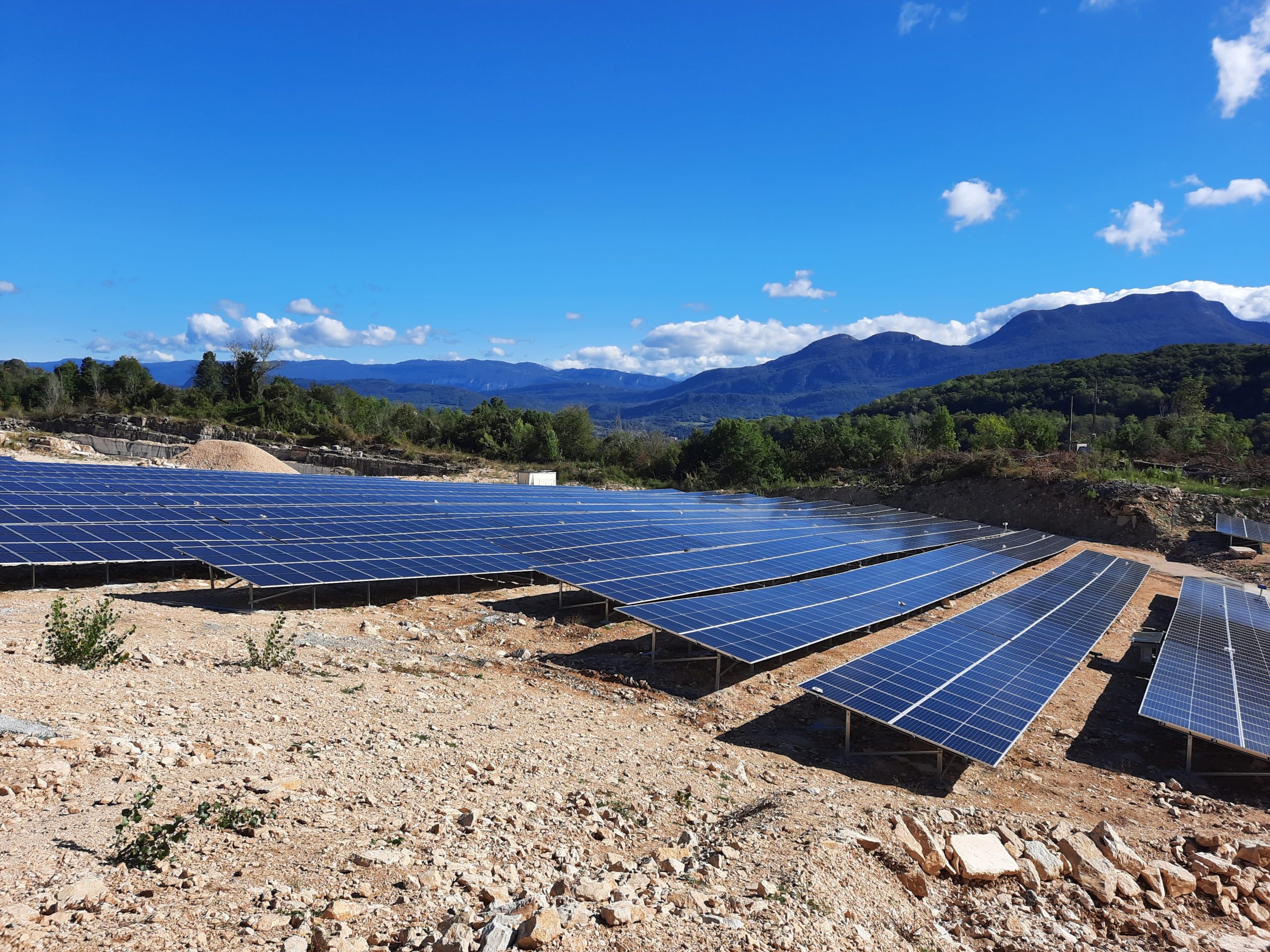 découvrez comment l'énergie photovoltaïque contribue à la préservation de la biodiversité tout en répondant aux enjeux environnementaux actuels. explorez les synergies entre technologies vertes et écosystèmes pour un avenir durable.