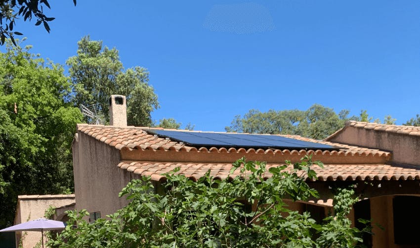 découvrez comment le photovoltaïque combiné au stockage d'énergie révolutionne notre utilisation des énergies renouvelables. explorez les avantages d'une installation solaire optimisée pour maximiser votre indépendance énergétique et réduire votre empreinte carbone.