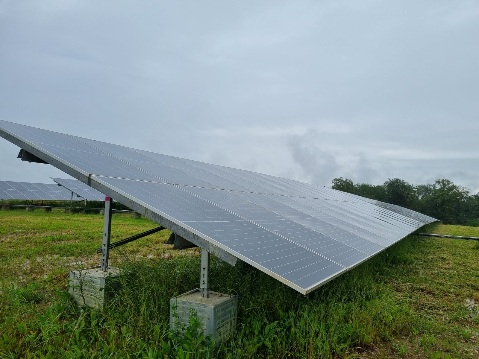 découvrez les solutions photovoltaïques du haut-jura pour un avenir énergétique durable. profitez de l'énergie solaire et réduisez votre empreinte carbone grâce à des installations adaptées à vos besoins. informez-vous sur nos services et bénéficiez d'un accompagnement personnalisé pour vos projets d'énergie renouvelable.