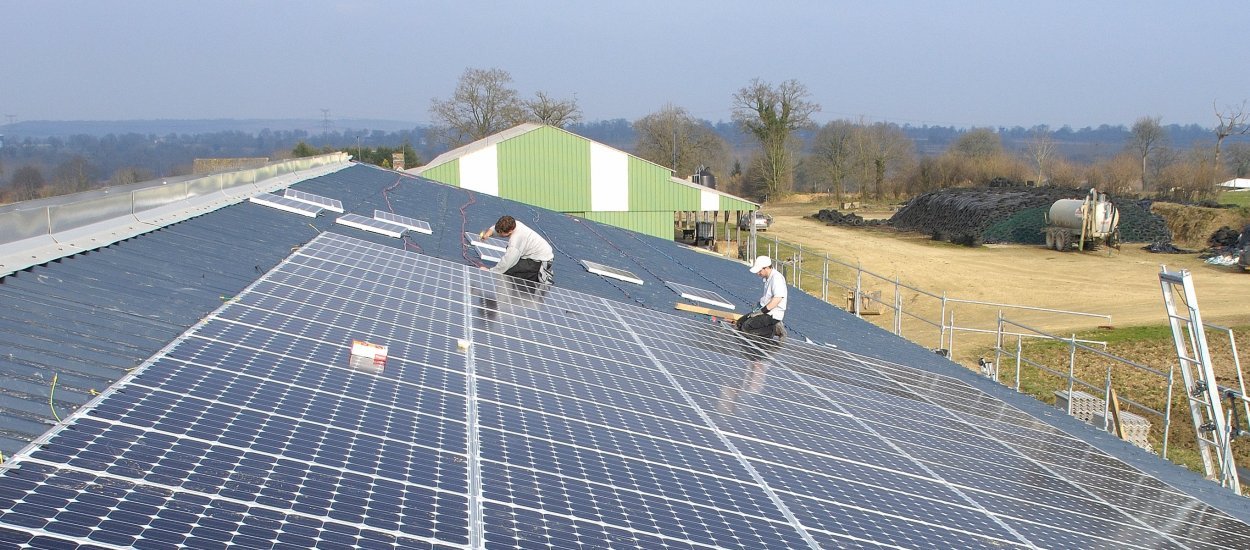 découvrez les solutions photovoltaïques innovantes du haut-jura, conçues pour maximiser votre production d'énergie solaire tout en respectant l'environnement. profitez d'une énergie durable et économie d'énergie grâce à nos installations sur mesure.