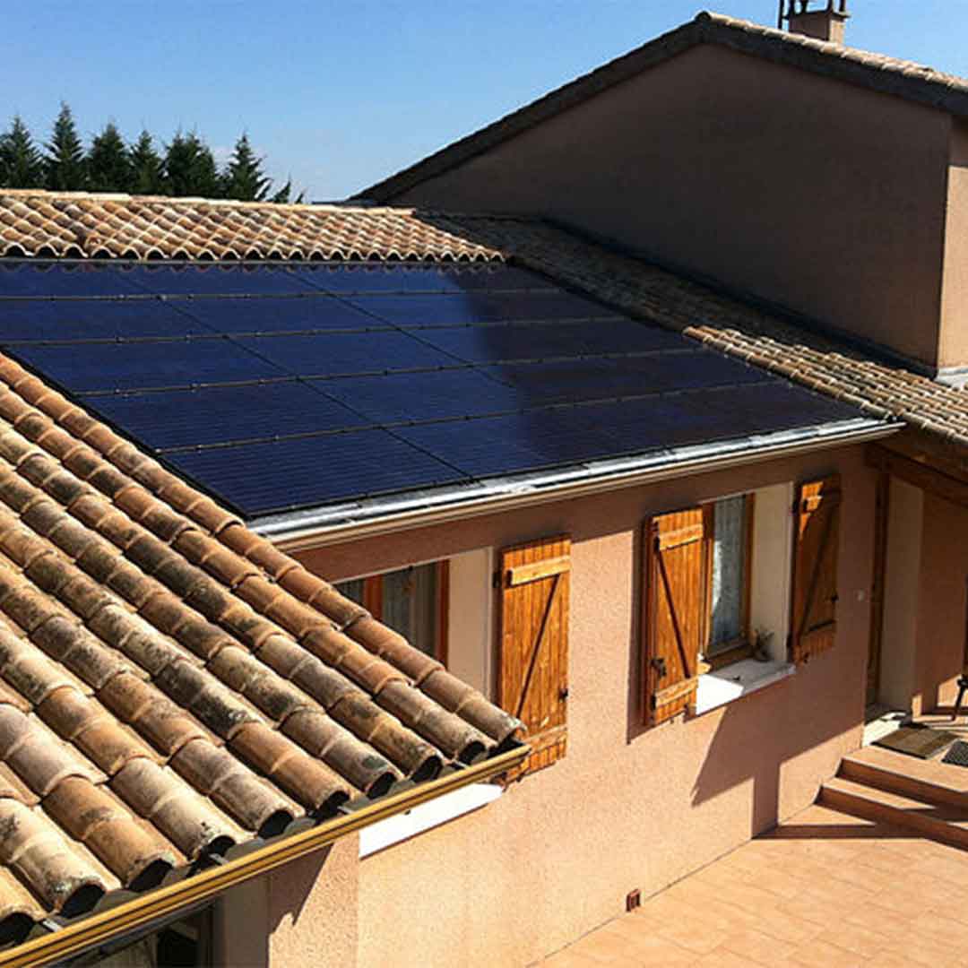 découvrez les avantages du photovoltaïque pour les particuliers : produisez votre propre électricité, réduisez vos factures énergétiques et contribuez à la transition énergétique tout en protégeant l'environnement.
