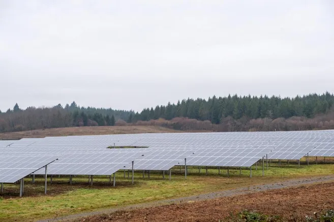 découvrez les solutions photovoltaïques publiques qui permettent de produire de l'énergie renouvelable et de réduire les coûts énergétiques. informez-vous sur les projets, les avantages et les initiatives accessibles à tous pour promouvoir une consommation responsable et durable.
