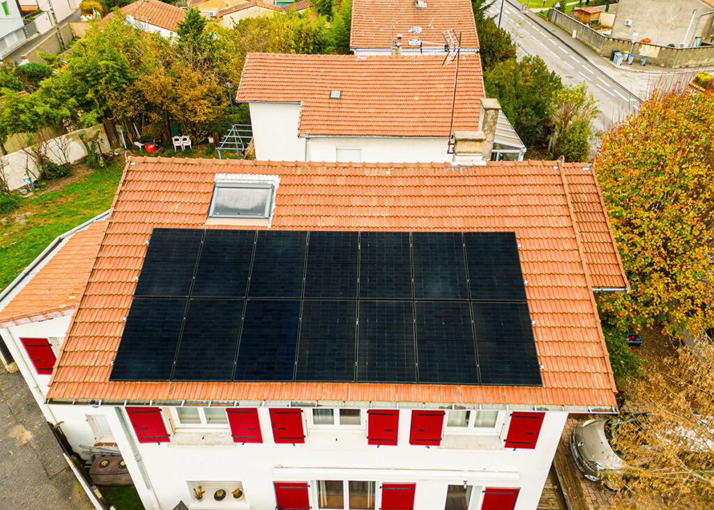 découvrez comment le photovoltaïque résidentiel peut transformer votre maison en une source d'énergie durable et économique. profitez des avantages de l'énergie solaire, réduisez vos factures d'électricité et contribuez à la protection de l'environnement.