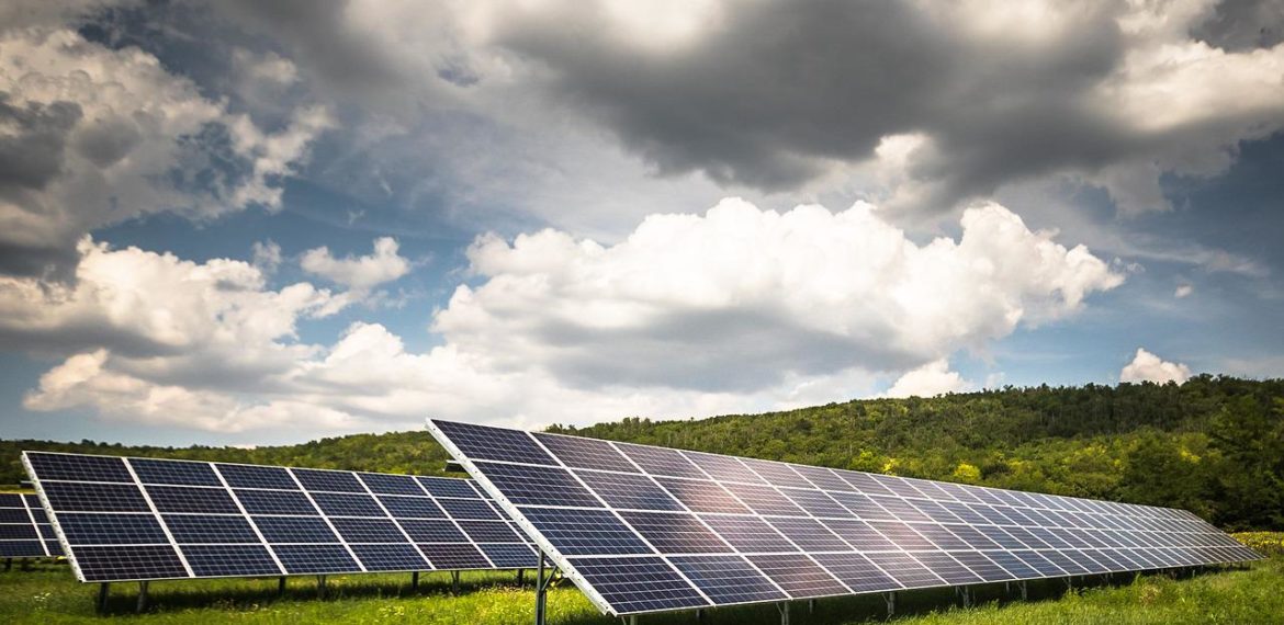 découvrez les avantages du photovoltaïque au sol, une solution écologique et économique pour produire de l'énergie renouvelable. informez-vous sur l'installation, les bénéfices environnementaux et comment optimiser votre production d'électricité grâce à cette technologie accessible.