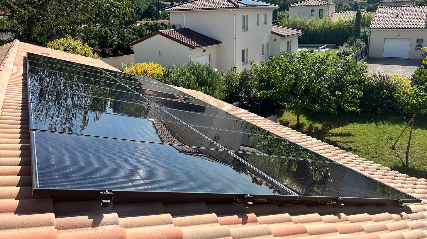 découvrez les avantages d'une installation photovoltaïque pour les particuliers : économisez sur vos factures d'électricité tout en contribuant à la protection de l'environnement. profitez d'une énergie renouvelable et durable, adaptée à vos besoins.