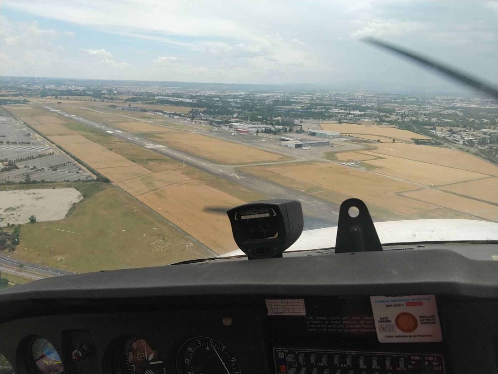 découvrez l'art du pilotage : maîtrisez les techniques de navigation, de contrôle et d'optimisation des performances en aéronautique, automobile ou maritime. apprenez à devenir un pilote compétent et à relever tous les défis avec confiance.