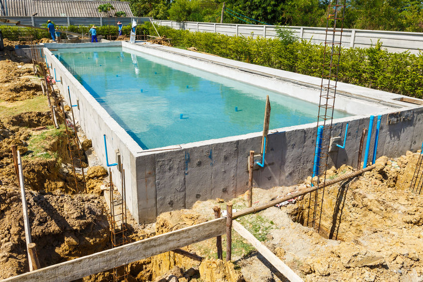 découvrez notre guide complet sur les piscines, incluant des conseils d'entretien, des idées de design et des recommandations pour choisir la piscine idéale qui s'intégrera parfaitement dans votre jardin.