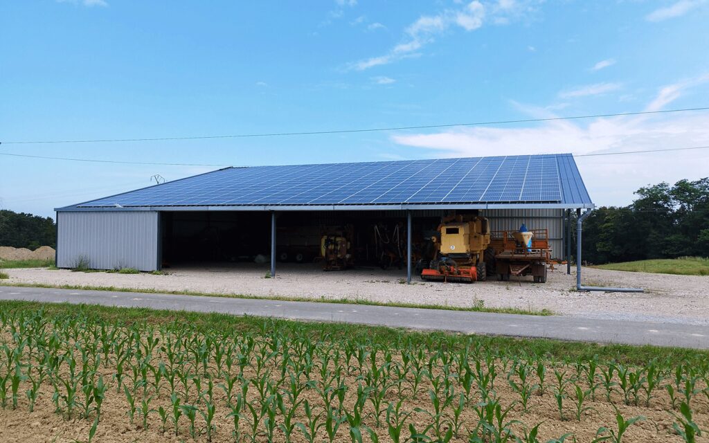 découvrez comment concevoir un plan de bâtiment agricole intégré avec des panneaux photovoltaïques pour maximiser votre efficacité énergétique et optimiser l'utilisation de l'espace. transformez votre exploitation en un modèle durable tout en réduisant vos coûts d'énergie.