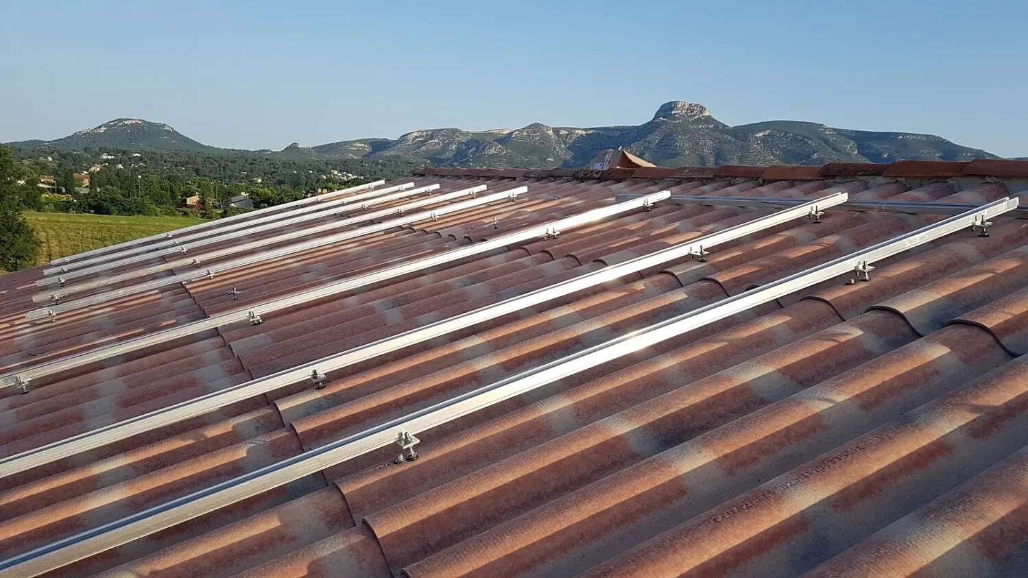 découvrez tout sur les plaques en fibro-ciment : leurs caractéristiques, avantages et applications dans la construction et la rénovation. idéales pour murs et toitures, ces plaques allient durabilité et esthétique.