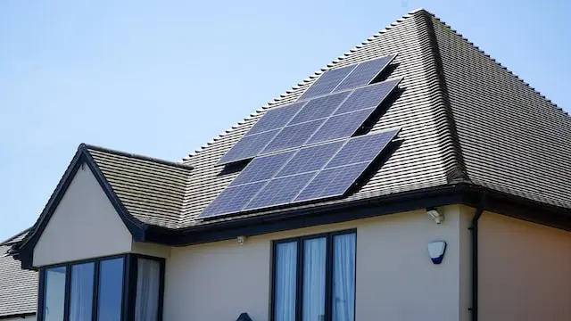 découvrez le fonctionnement des plaques solaires et leurs nombreux avantages. apprenez comment ces dispositifs écologiques permettent de produire de l'énergie renouvelable, de réduire vos factures d'électricité et de contribuer à la préservation de l'environnement.
