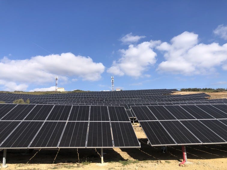 découvrez les avantages des centrales solaires, une solution durable pour produire de l'énergie renouvelable. apprenez comment elles fonctionnent, leurs bénéfices environnementaux et économiques, ainsi que leur rôle essentiel dans la transition énergétique.