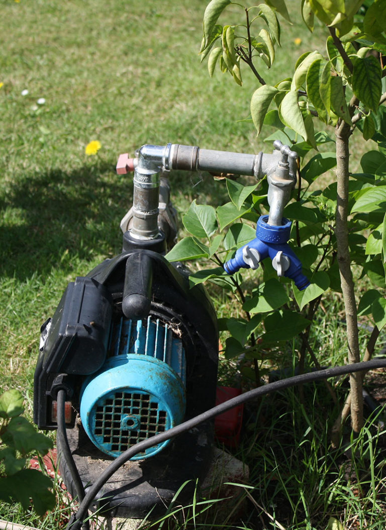 découvrez notre gamme de pompes de puits, conçues pour optimiser l'accès à l'eau potable. idéales pour les particuliers et les professionnels, ces pompes garantissent performance et durabilité pour tous vos besoins en irrigation et approvisionnement en eau.