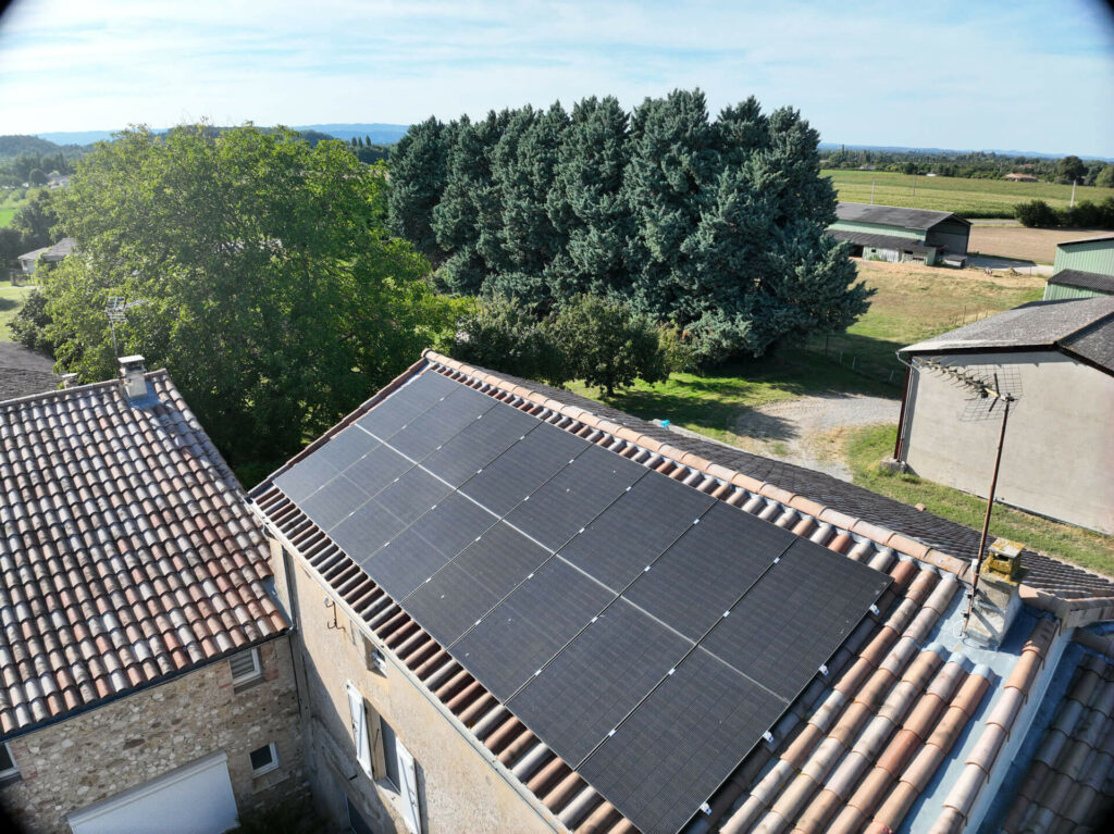 découvrez comment la pose de panneaux photovoltaïques peut transformer votre habitation en source d'énergie renouvelable. optimisez votre consommation d'électricité tout en réduisant votre empreinte carbone grâce à nos solutions sur mesure.