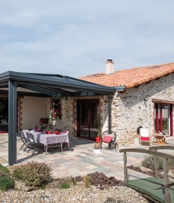 découvrez notre guide sur le préau photovoltaïque (pv), une solution innovante pour optimiser l'espace extérieur tout en produisant de l'énergie renouvelable. apprenez les avantages, les installations possibles et comment ce concept peut transformer votre jardin ou votre patio en une source d'énergie durable.