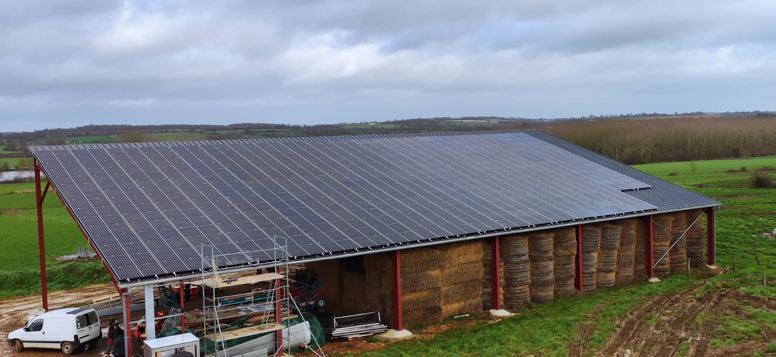 découvrez notre guide complet sur les préaux photovoltaïques (pv), une solution innovante pour allier protection et production d'énergie solaire. optimisez votre espace extérieur tout en réduisant votre empreinte carbone.